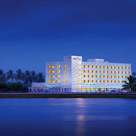 Hotel Naveen Lakeside Хубли Экстерьер фото