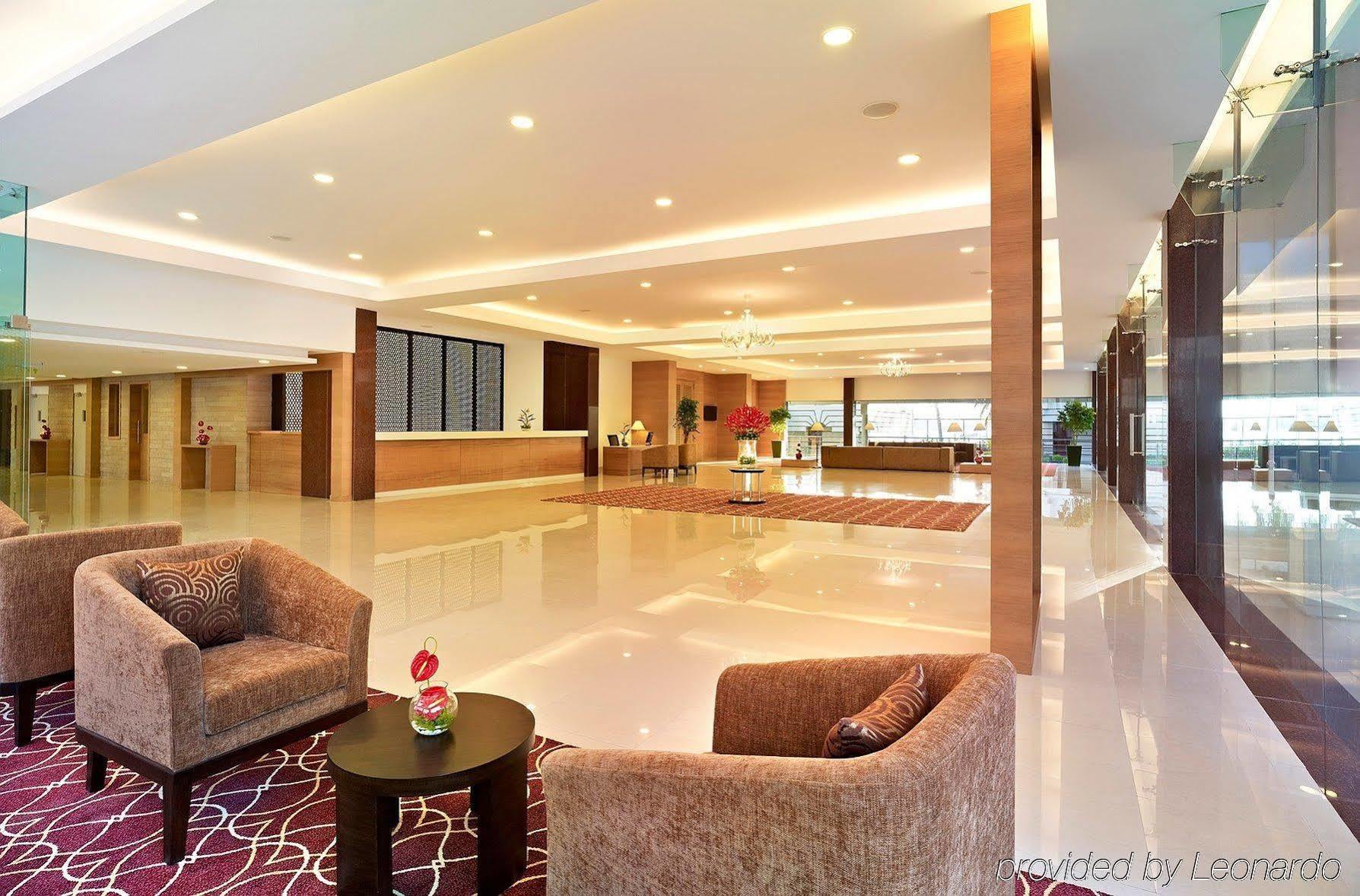 Hotel Naveen Lakeside Хубли Экстерьер фото