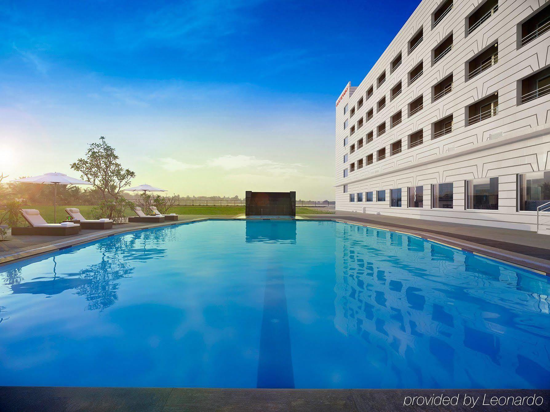 Hotel Naveen Lakeside Хубли Экстерьер фото
