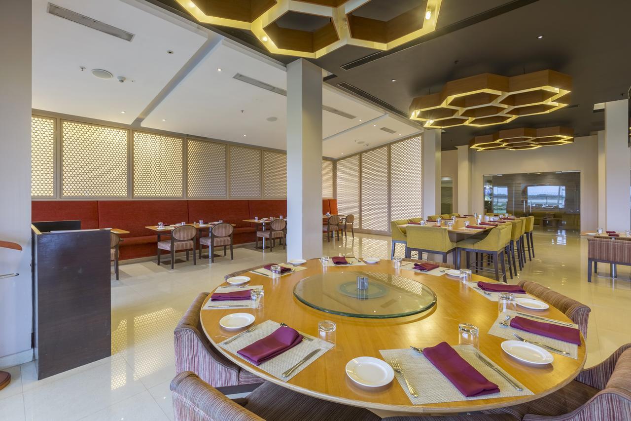 Hotel Naveen Lakeside Хубли Экстерьер фото