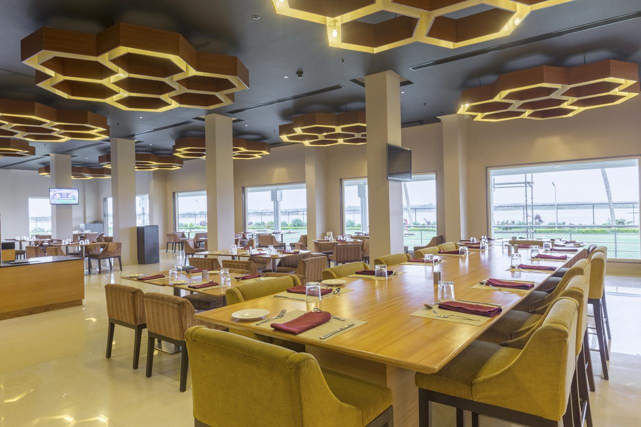 Hotel Naveen Lakeside Хубли Экстерьер фото
