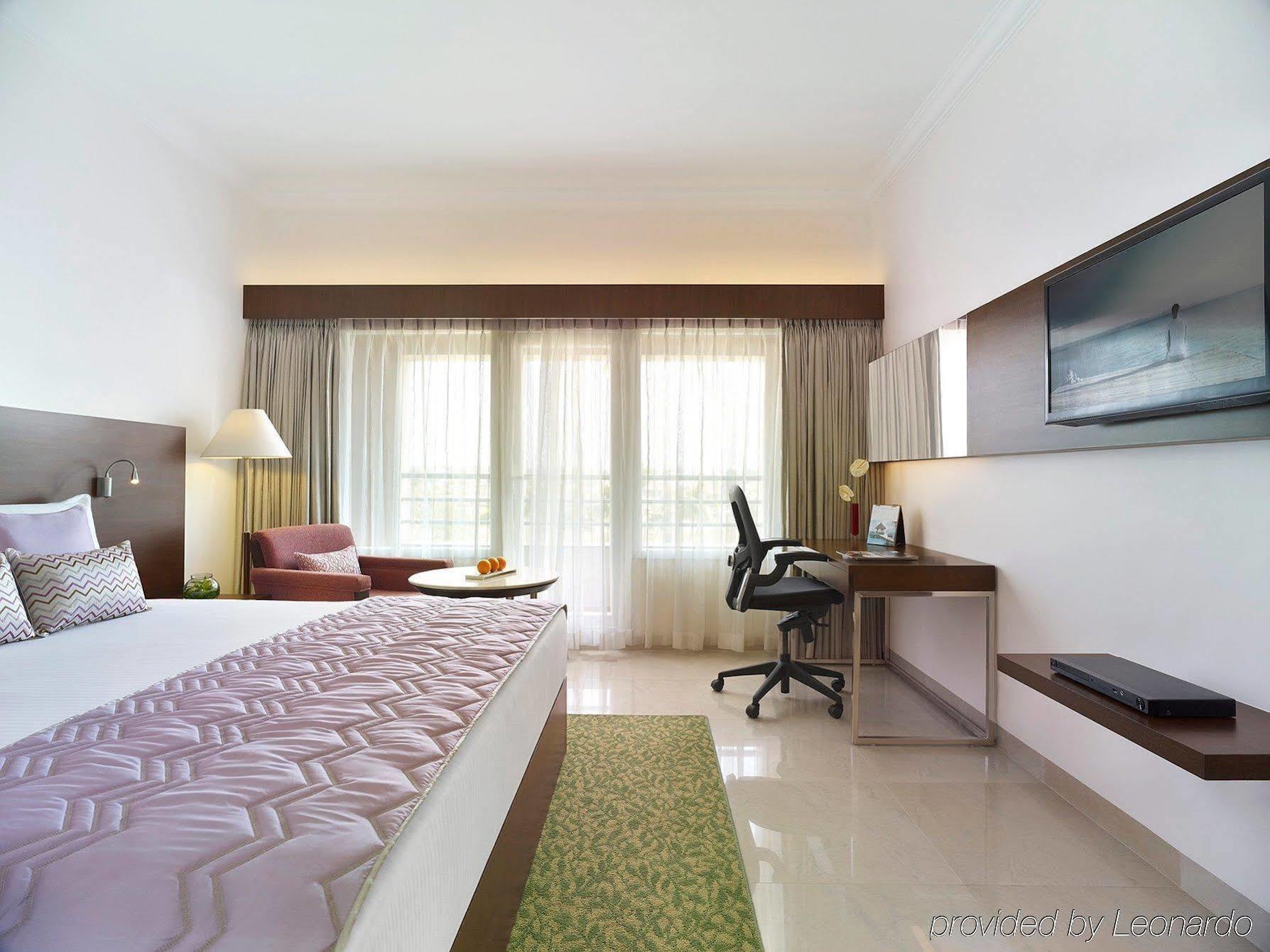 Hotel Naveen Lakeside Хубли Экстерьер фото