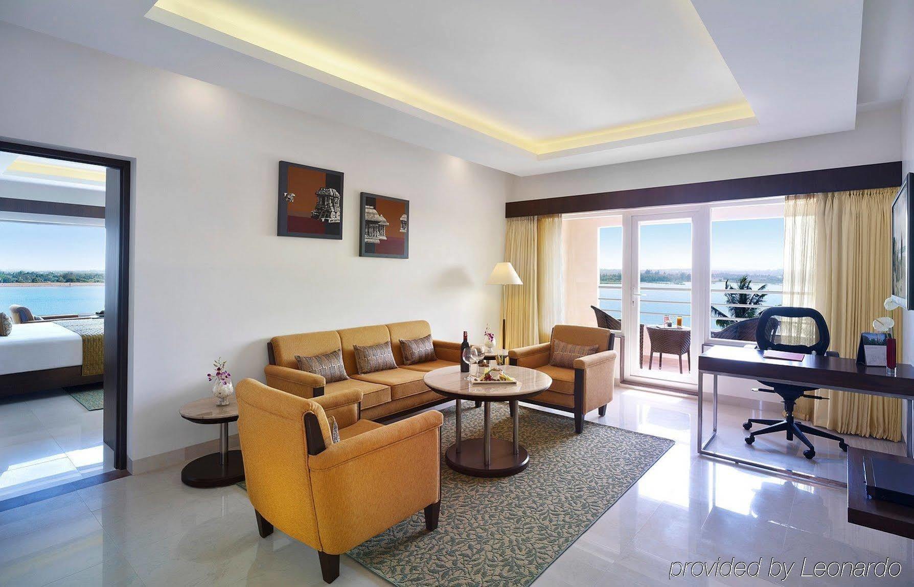 Hotel Naveen Lakeside Хубли Экстерьер фото