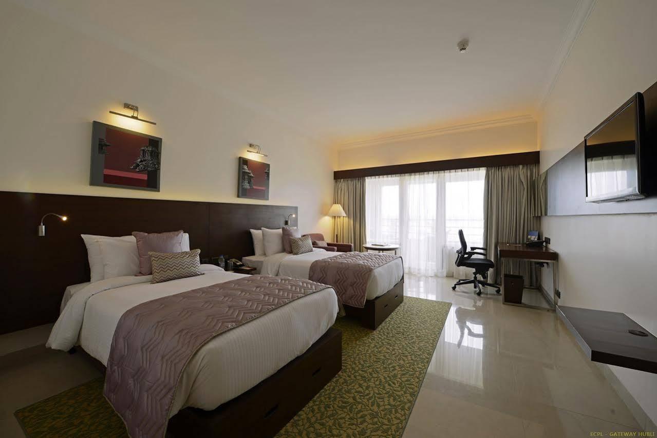 Hotel Naveen Lakeside Хубли Экстерьер фото