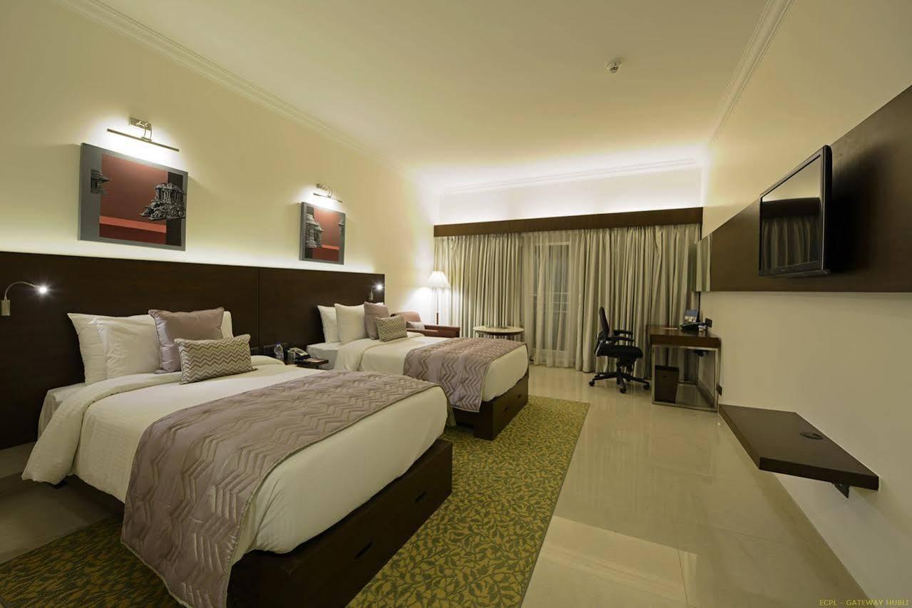 Hotel Naveen Lakeside Хубли Экстерьер фото