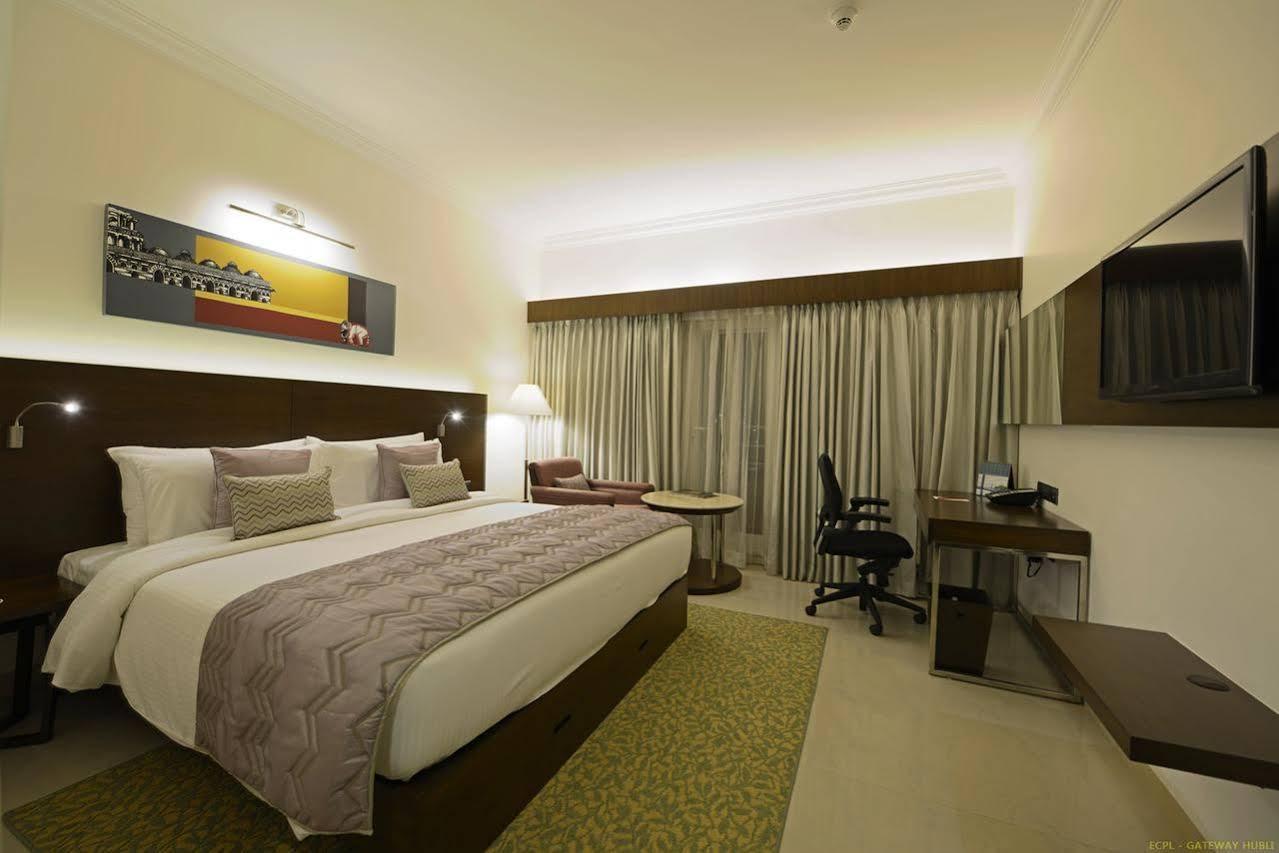 Hotel Naveen Lakeside Хубли Экстерьер фото